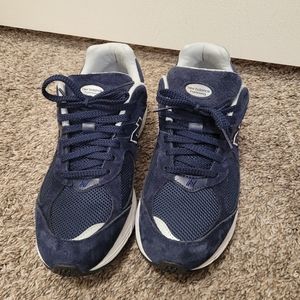 New Balance 2002R Navy Men's Size 9.5